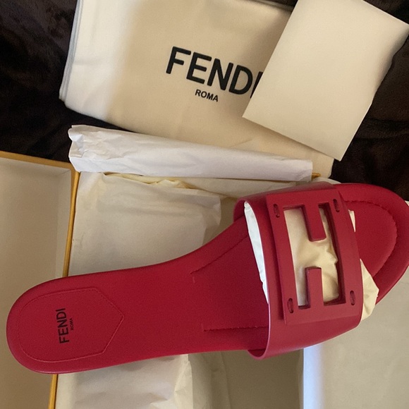 Fendi red sandals size 41 NIB $750 - Picture 11 of 13